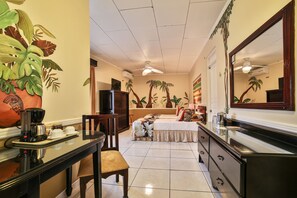 Rom – superior, 2 queensize-senger | Sengetøy av topp kvalitet, Tempur-Pedic-senger og individuelt dekorert