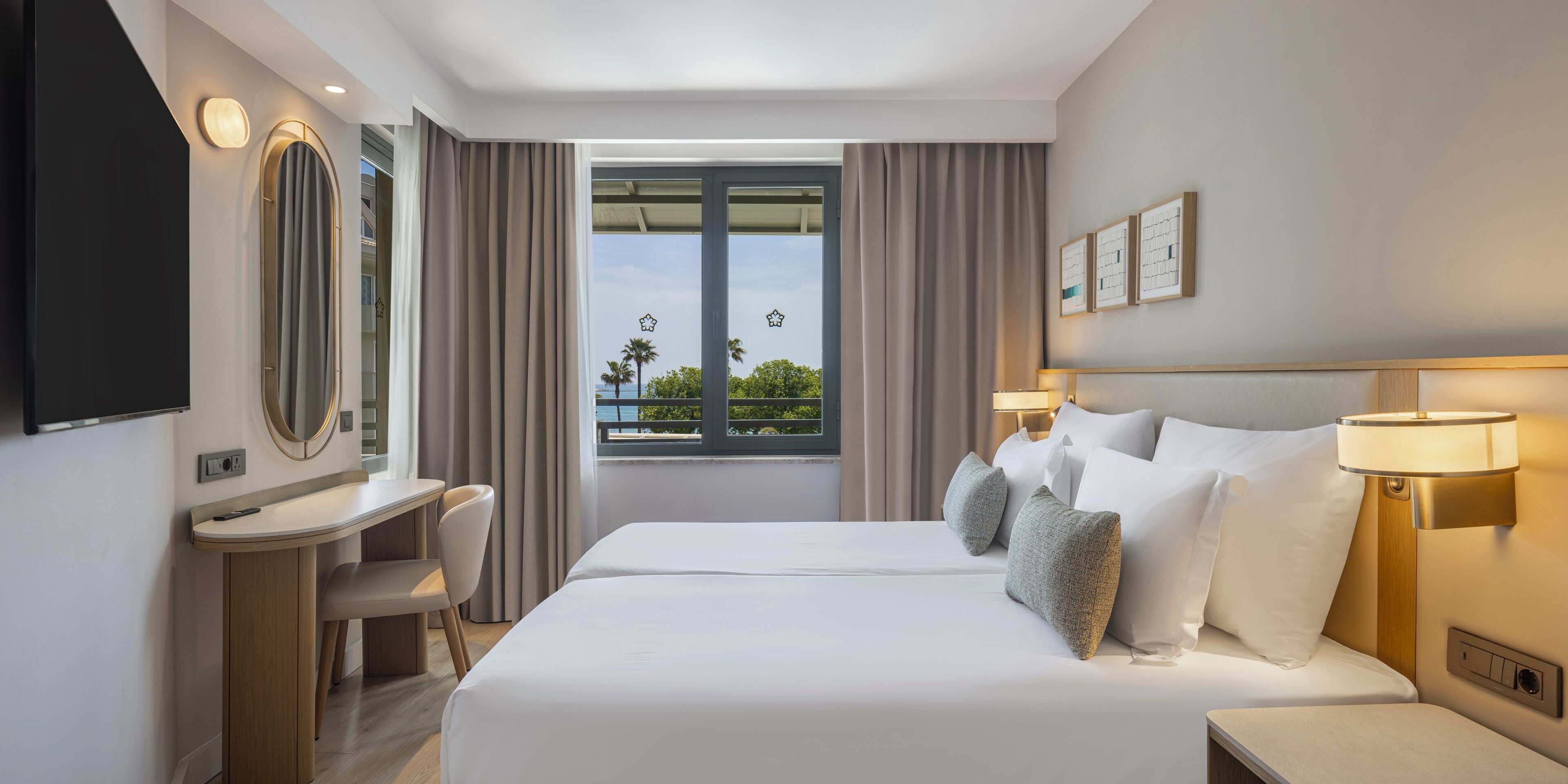 Junior Suite | Premium bedding, free minibar, in-room safe, desk