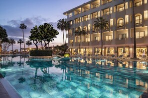 Indoor pool, outdoor pool, pool umbrellas, sun loungers - Side Star Beach Hotel - Ultra All Inclusive (Manavgat)