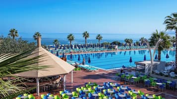 Hồ bơi trong nhà, 6 hồ bơi ngoài trời, dù/ô trên bãi biển/hồ bơi