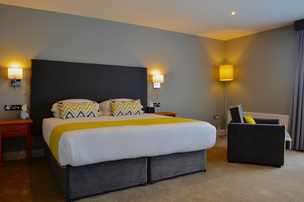 Deluxe Double Room, Sea View | 1 bedroom, iron/ironing board, free internet