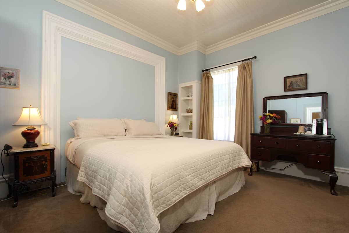 Room (Cambria) | 1 bedroom, premium bedding, individually decorated