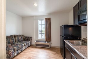 Free WiFi, bed sheets - Studio 6 San Antonio, TX - Fort Sam Houston Area (San Antonio)