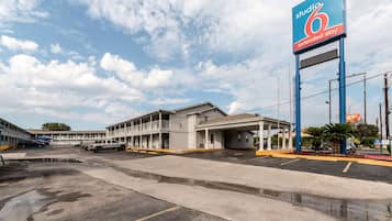 Pintu masuk properti