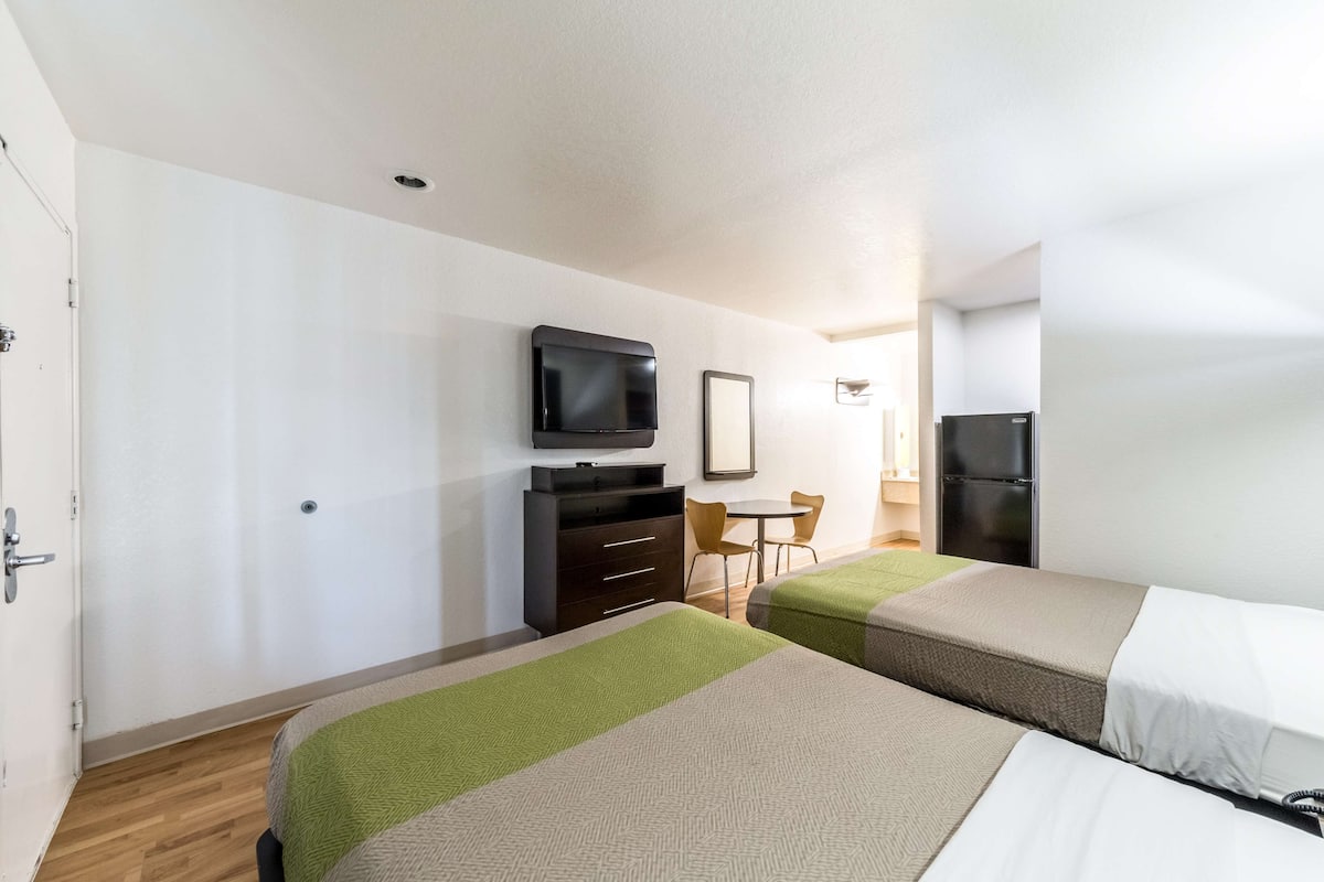 Free WiFi, bed sheets