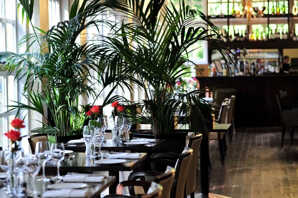 Breakfast, lunch, dinner served; garden views