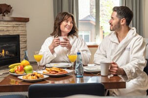 Una Smart TV, una chimenea, Netflix, servicios de streaming