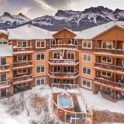 Falcon Crest Lodge by CLIQUE