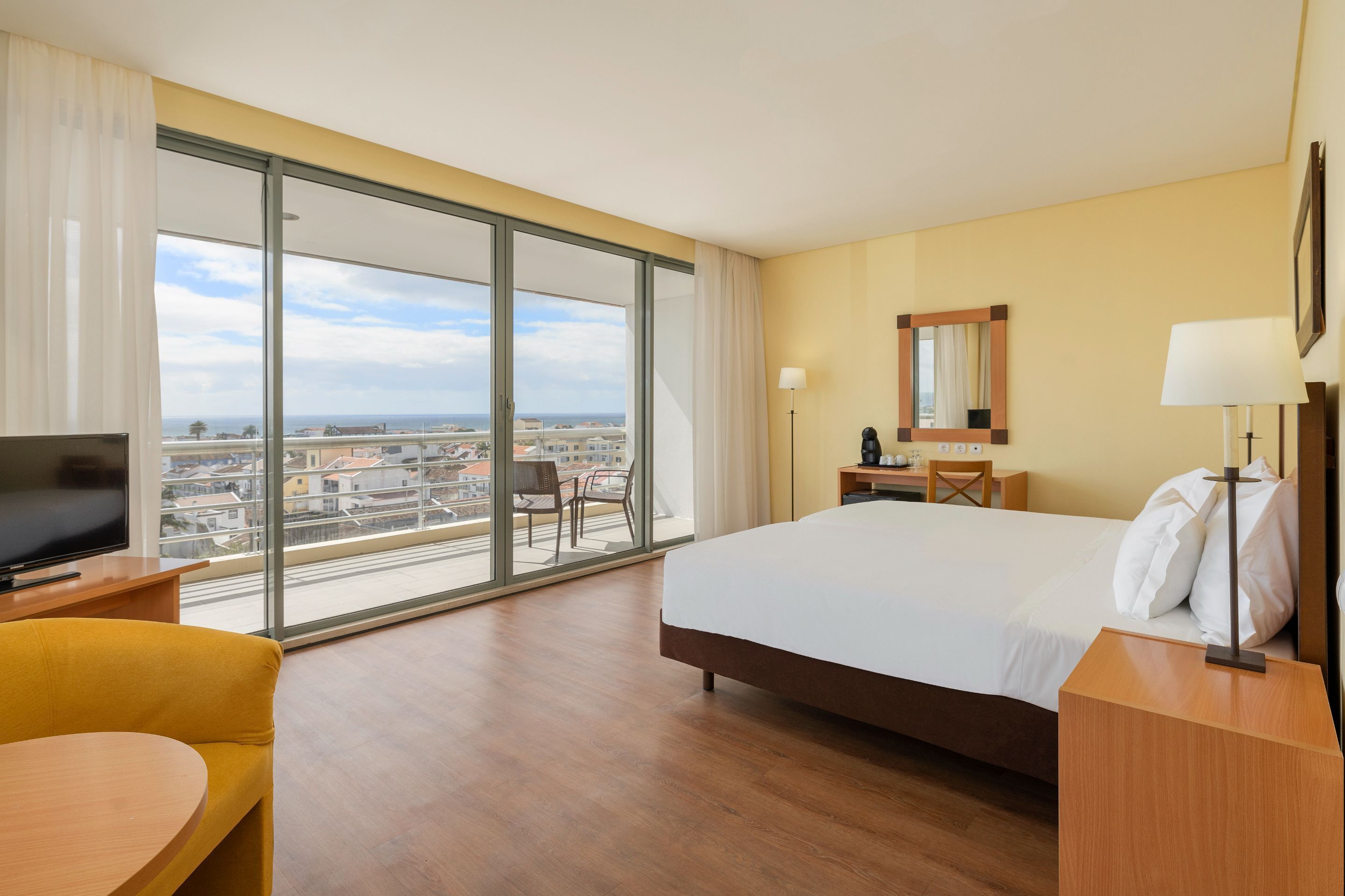 Standard Plus | Minibar, in-room safe, desk, blackout curtains