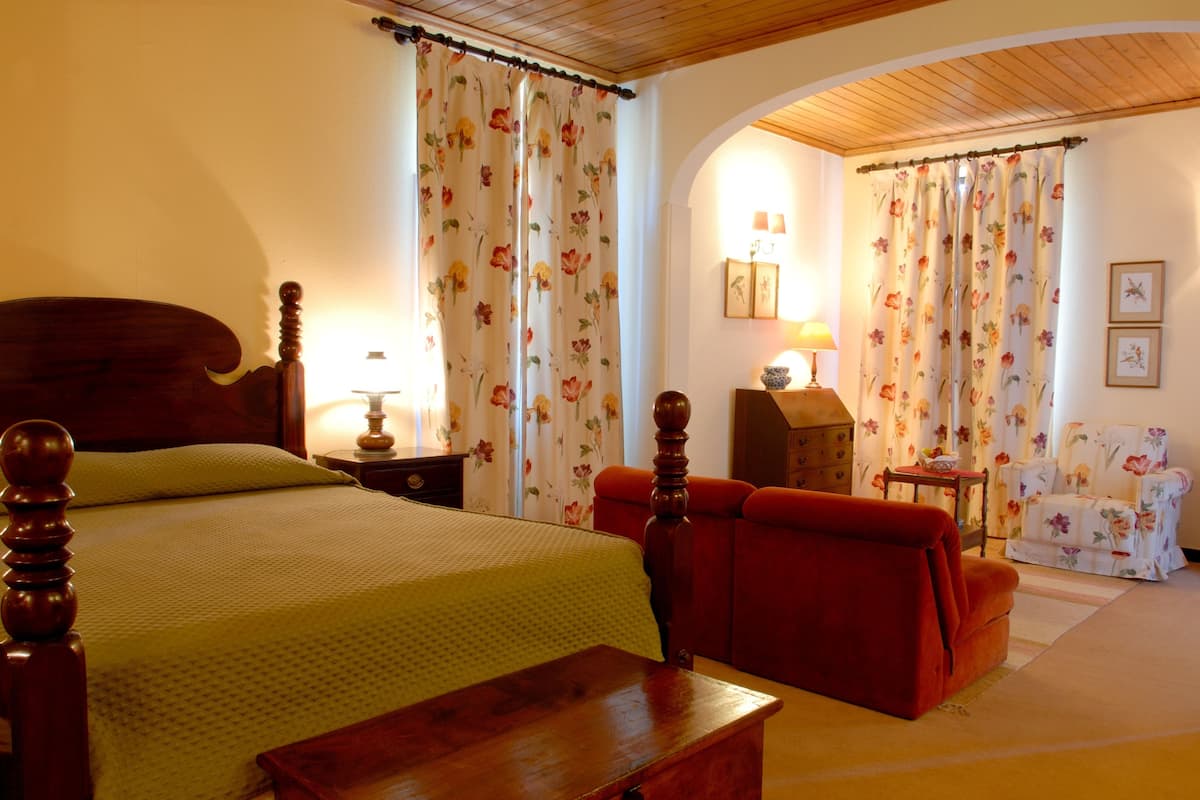 Blackout curtains, free cots/infant beds, rollaway beds