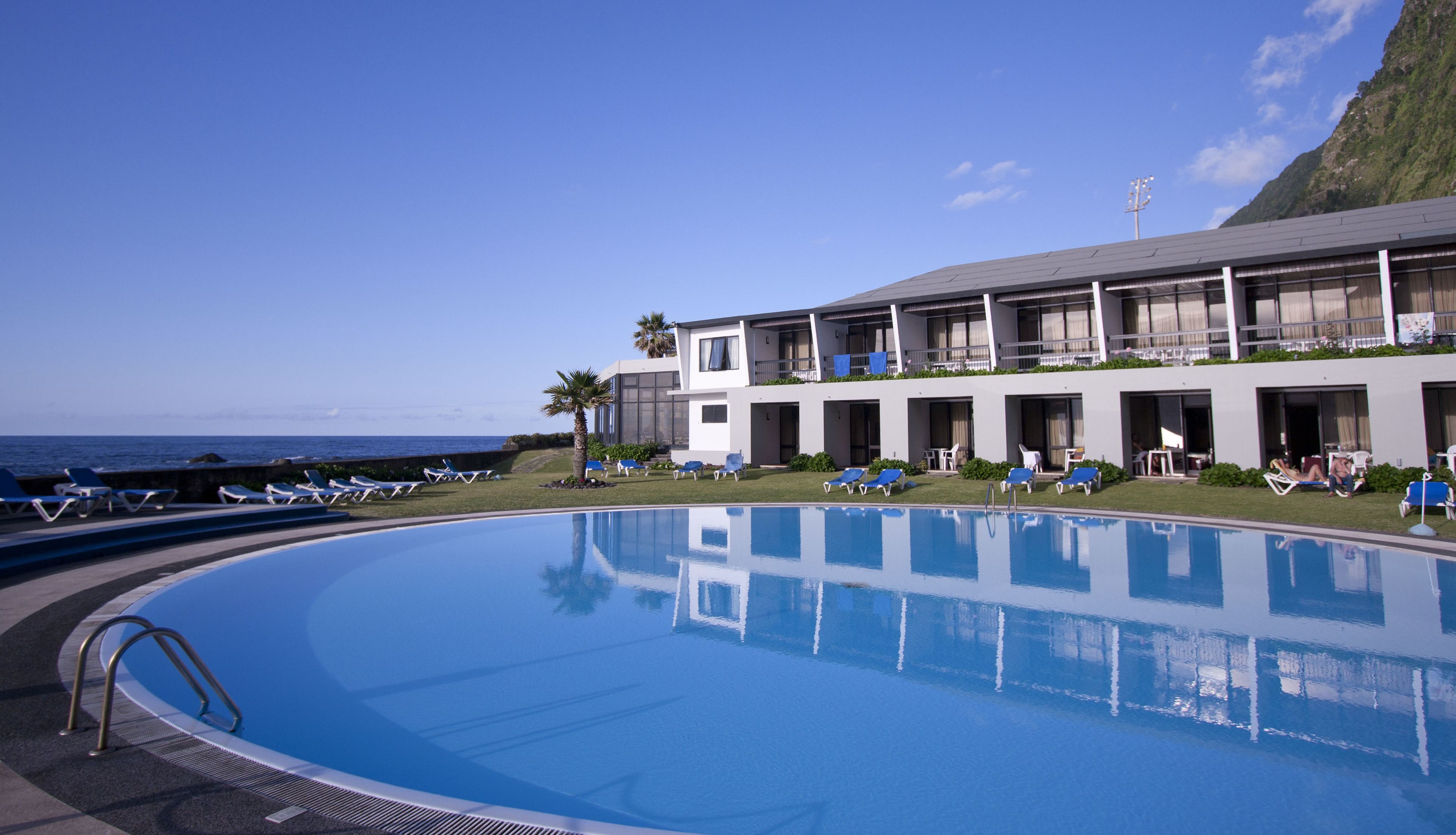 indoor pool, 2 outdoor pools