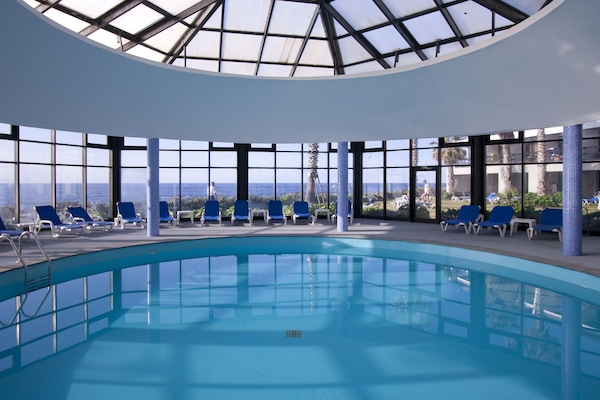 Indoor pool, 2 outdoor pools