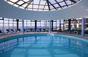 Indoor pool, 2 outdoor pools