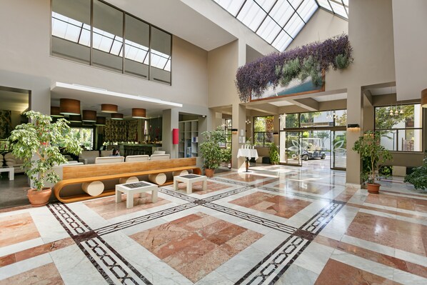 5 間酒吧/酒廊、池中酒吧、池畔酒吧、海灘酒吧