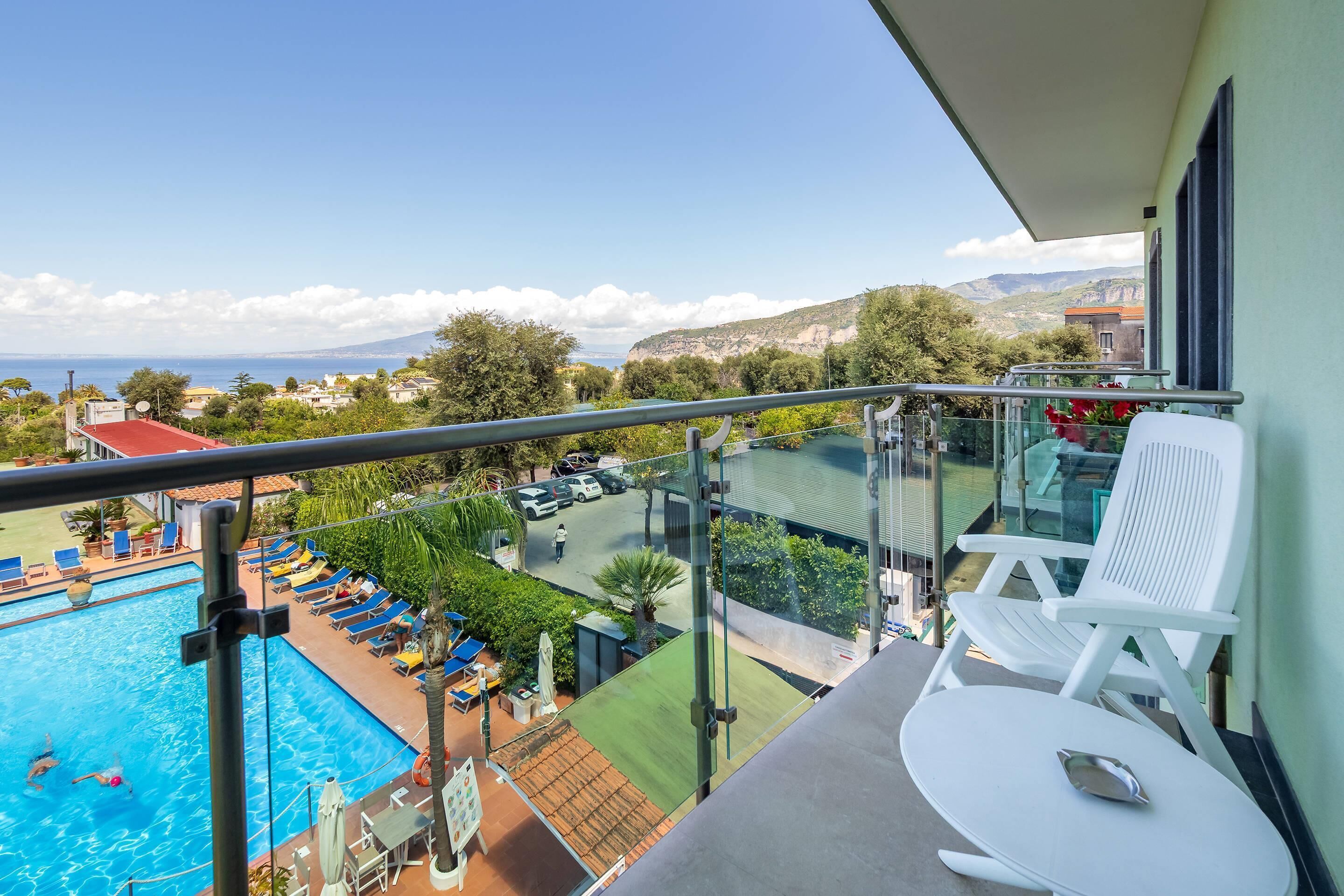 Quarto casal superior | 1 quarto, frigobar, cofres nos quartos, quartos à prova de som