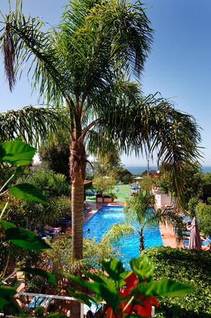 Seasonal outdoor pool, sun loungers - Gardenia Sorrento Coast, Ascend Hotel Collection (Sorrento)
