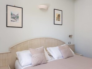 Kahden hengen comfort-huone | 1 makuuhuone, minibaari, tallelokero huoneessa, äänieristys
