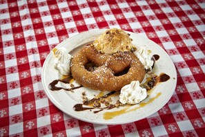 Daily full breakfast for a fee - Salt Fork Lodge and Conference Center (Cambridge)