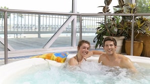 室內 Spa 池