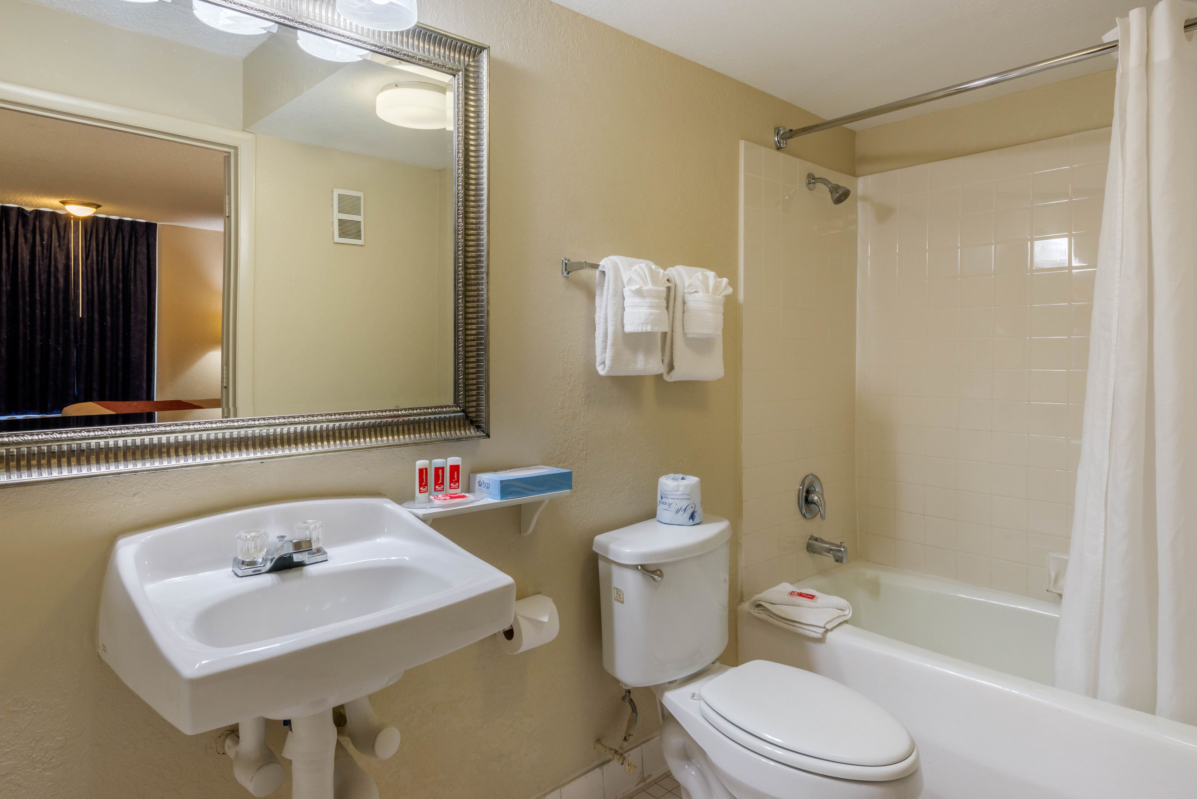 Foto - Suburban Studios International Drive