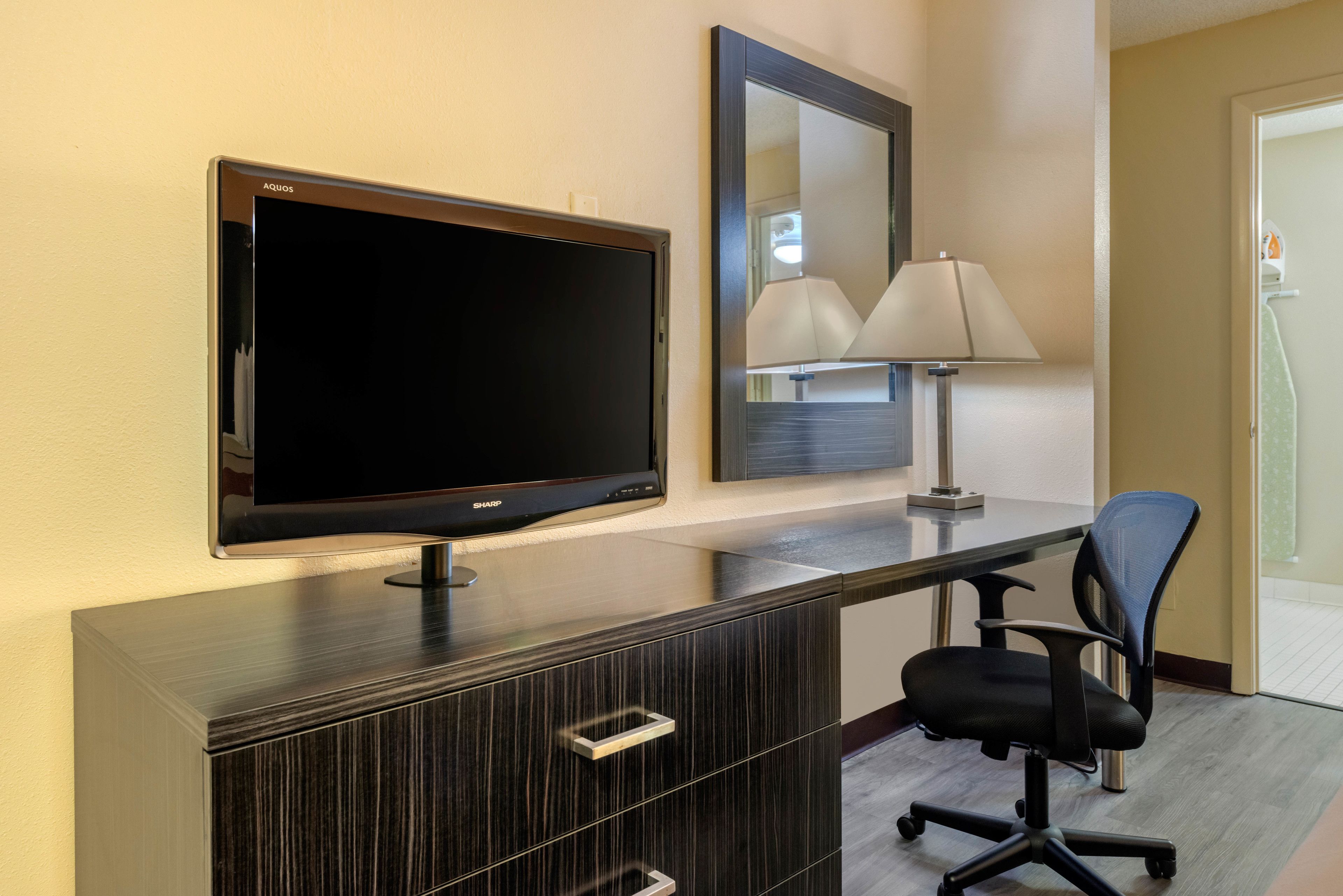 Foto - Suburban Studios International Drive