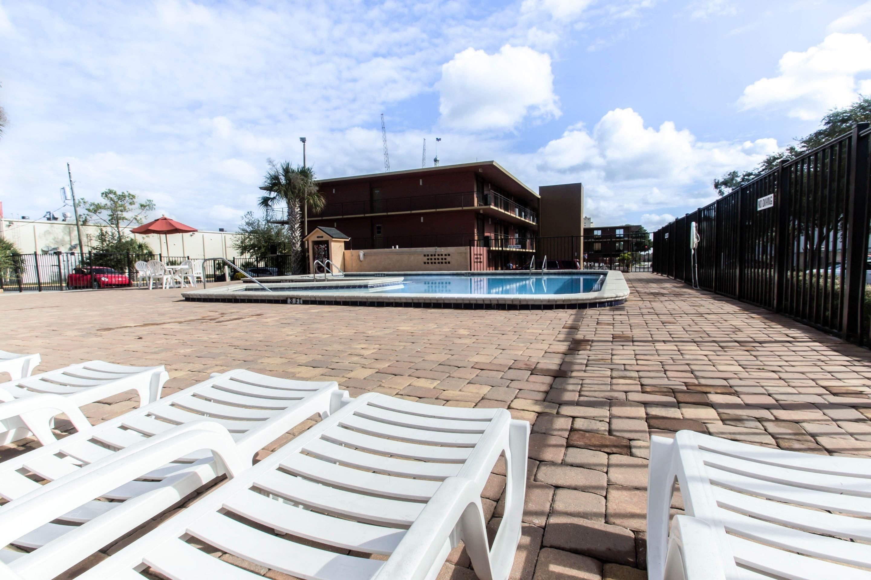 Foto - Suburban Studios International Drive