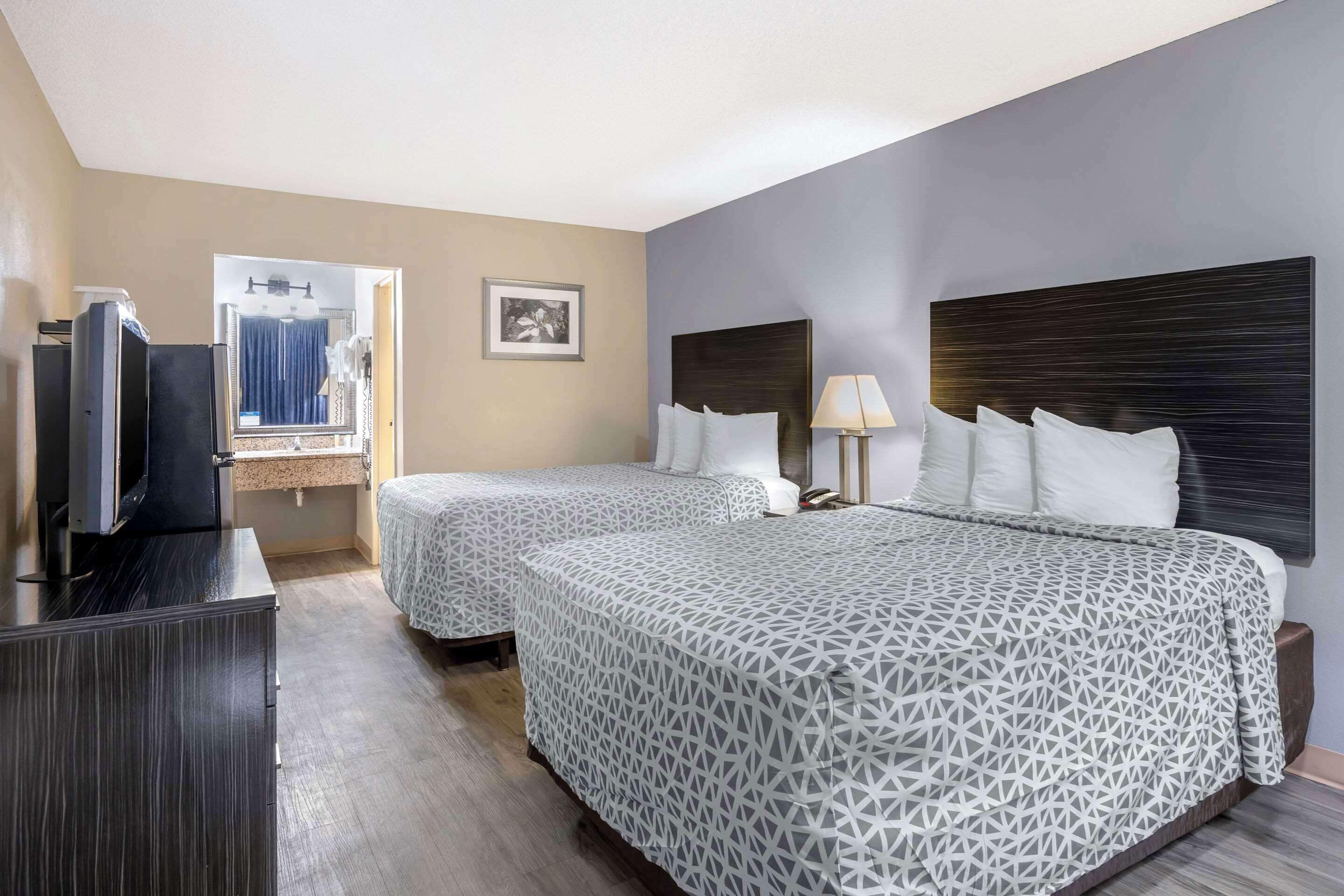 Foto - Suburban Studios International Drive