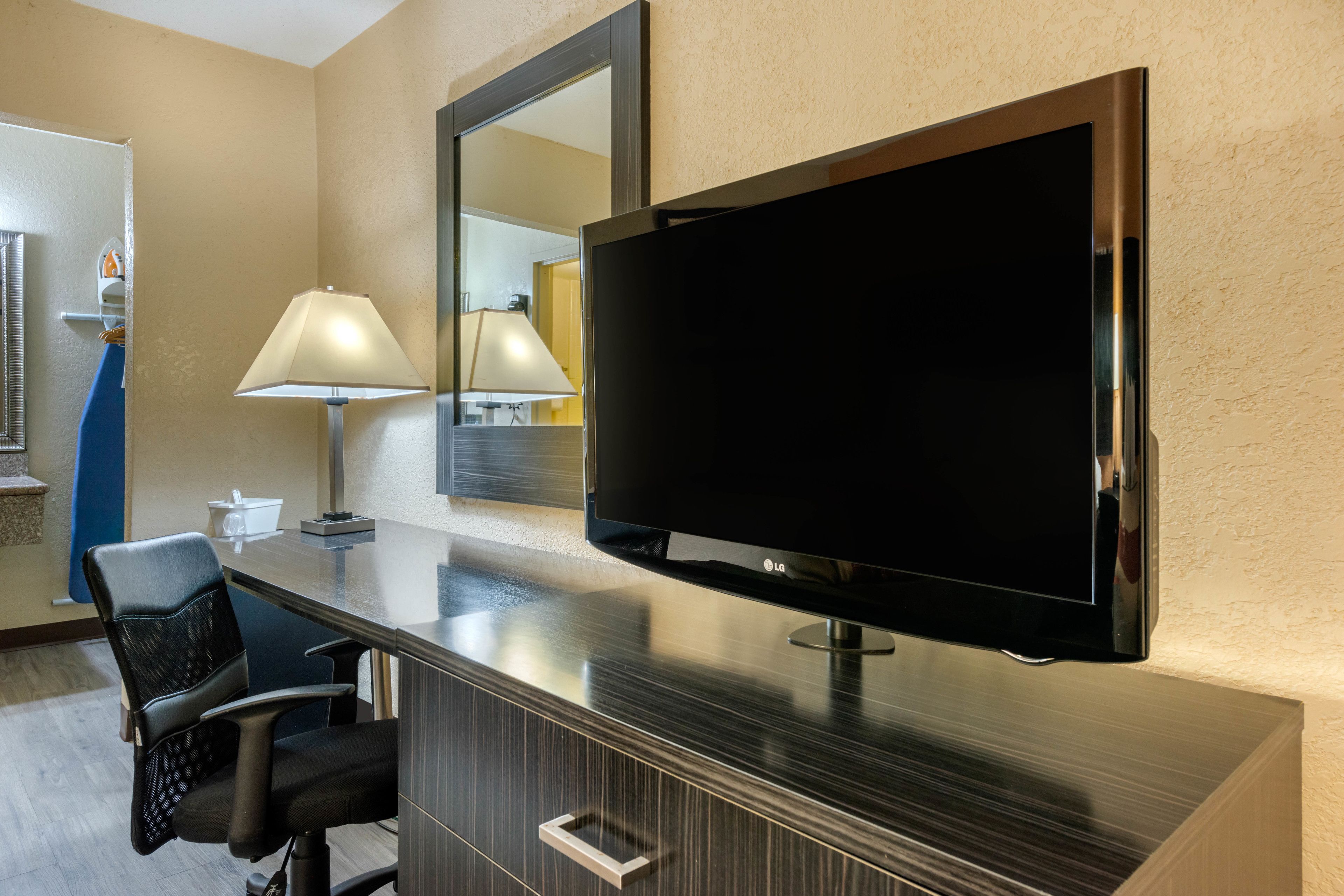 Foto - Suburban Studios International Drive