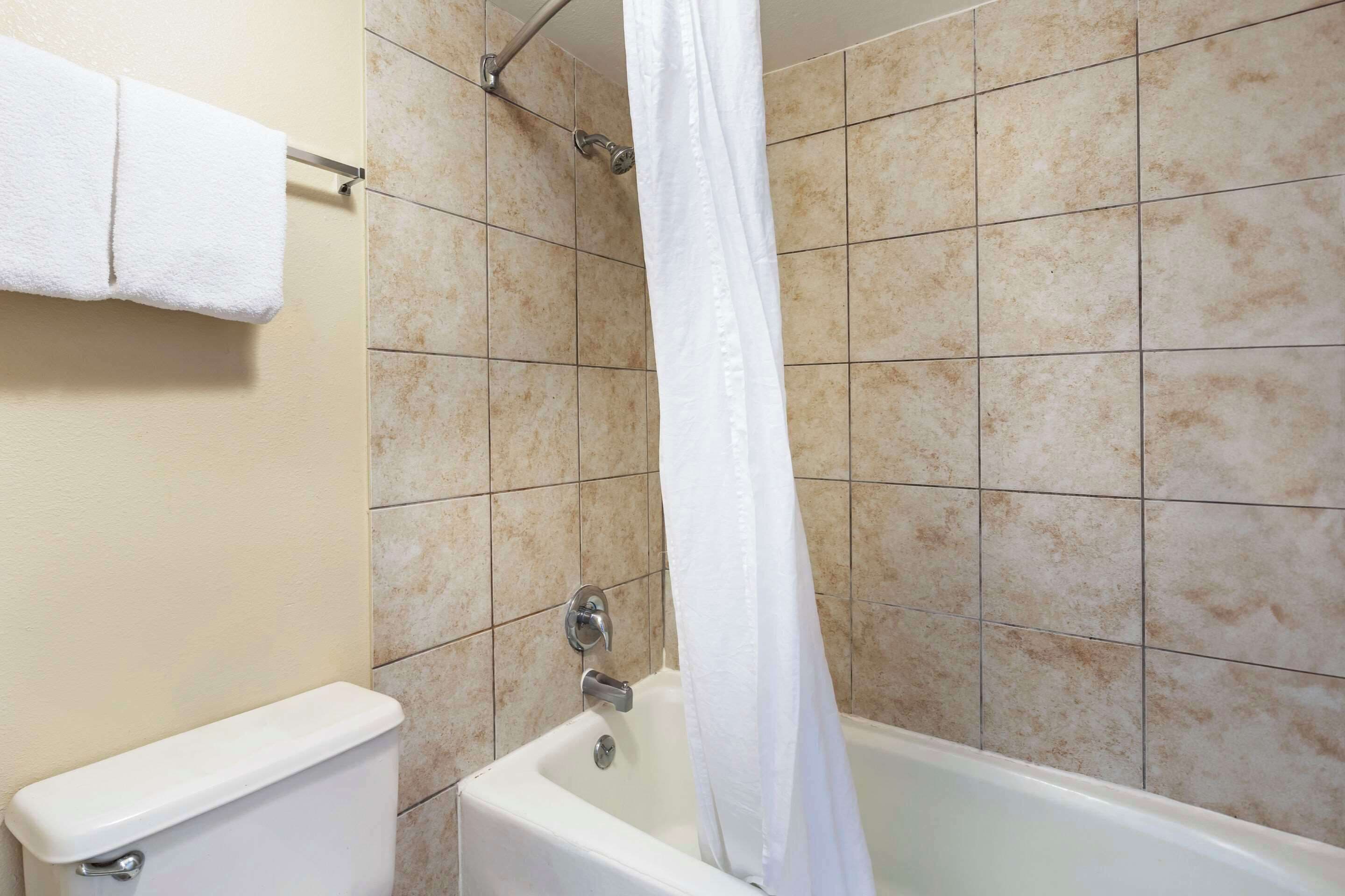 Foto - Suburban Studios International Drive