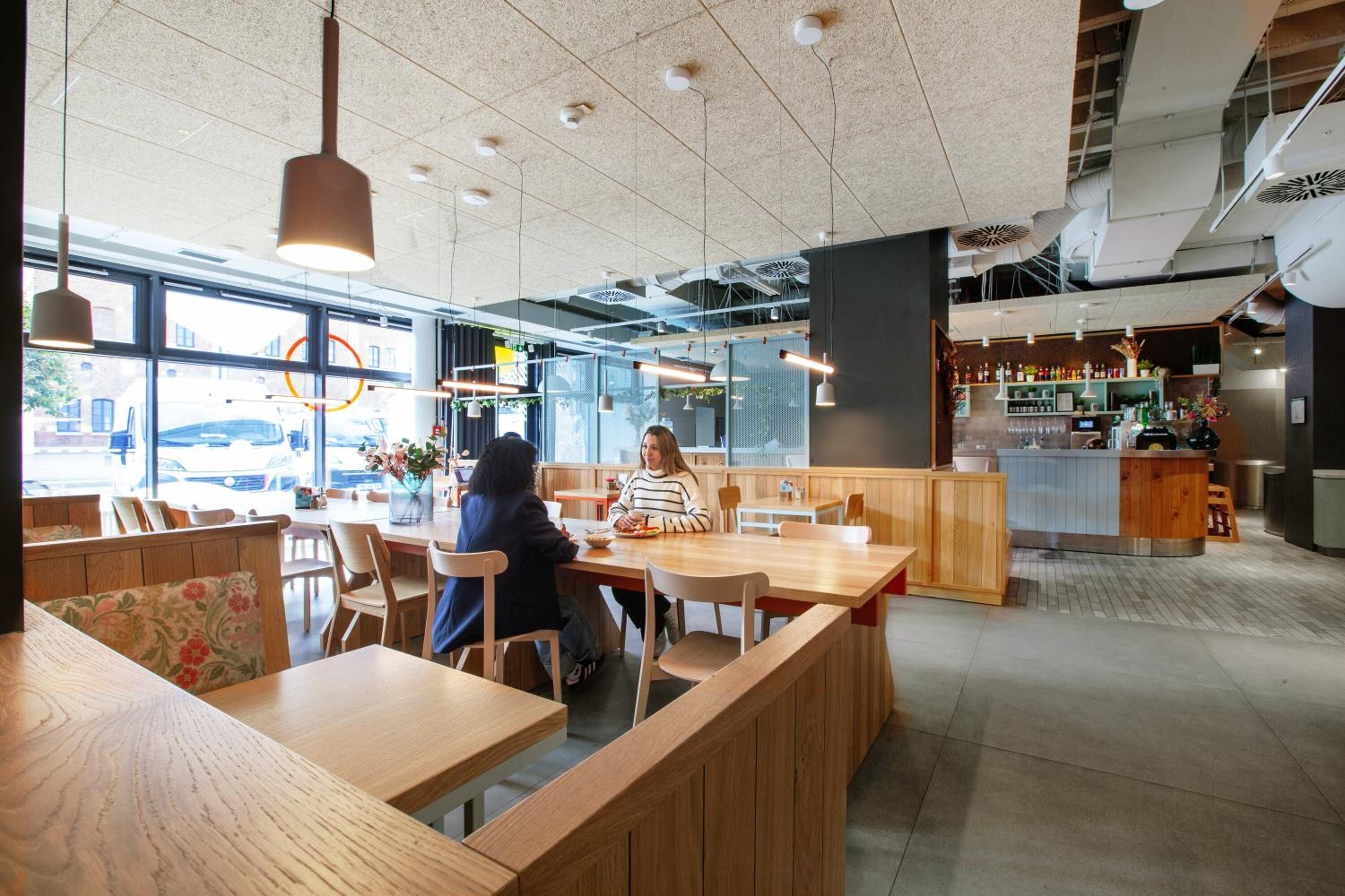 تقديم الإفطار