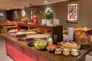 Buffet - Meininger Hotel Munich City Center (Munich)