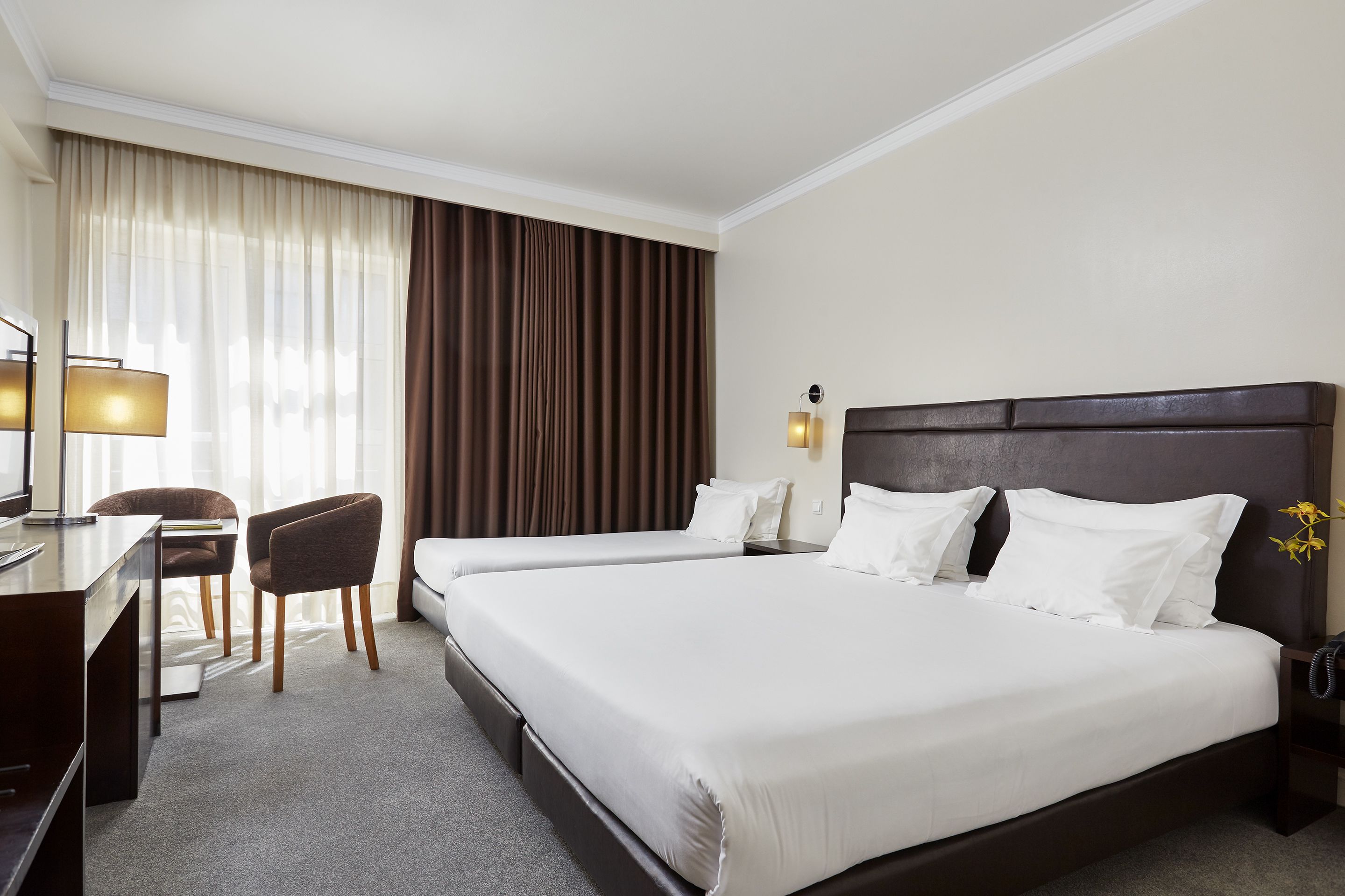 Triple Room | Minibar, in-room safe, desk, blackout drapes