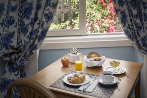Frukostbuffé på vardagar (EUR 10 per person)