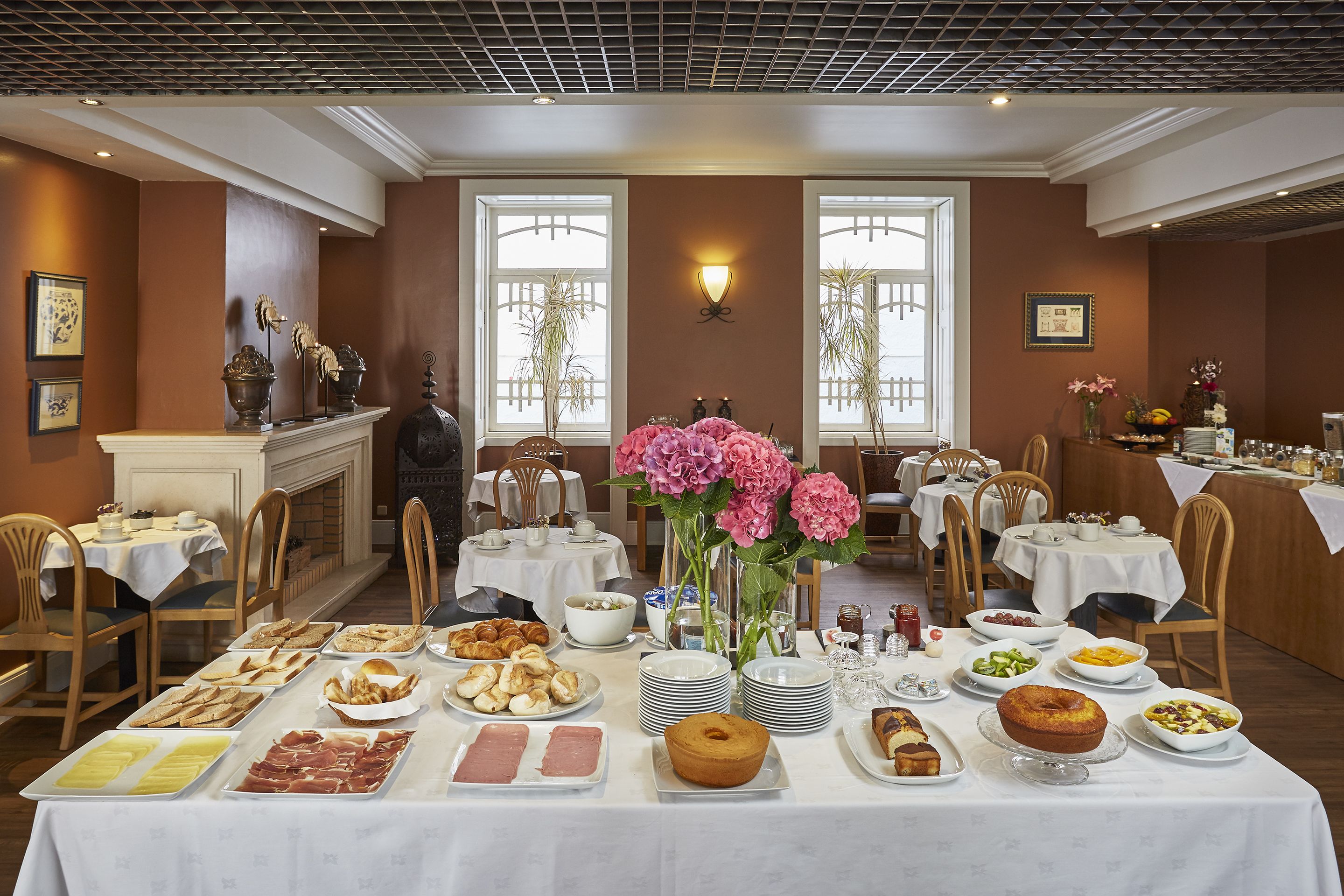 daily buffet breakfast (eur 10 per person)