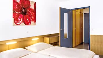 Schreibtisch, Verdunkelungsvorhänge, Bügeleisen/Bügelbrett, Babybetten