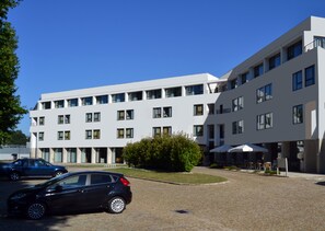 Bãi đậu xe tự phục vụ miễn phí 