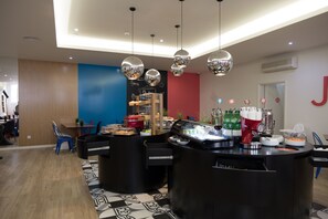 Morgenmadsbuffet hver dag (13.28 EUR pr. person)