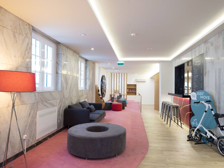 Kawasan tempat duduk lobi