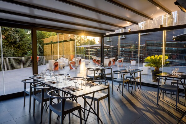 Breakfast and dinner served, Mediterranean cuisine - Black Hotel (Rome)