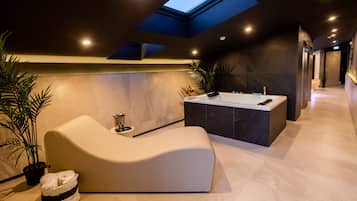 Hot tub, steam room
