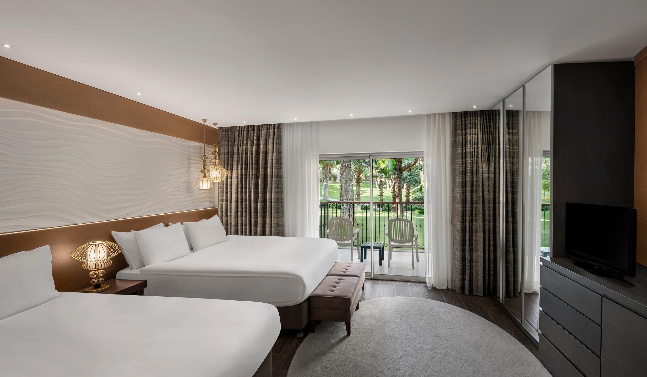 Premium bedding, free minibar, in-room safe, desk