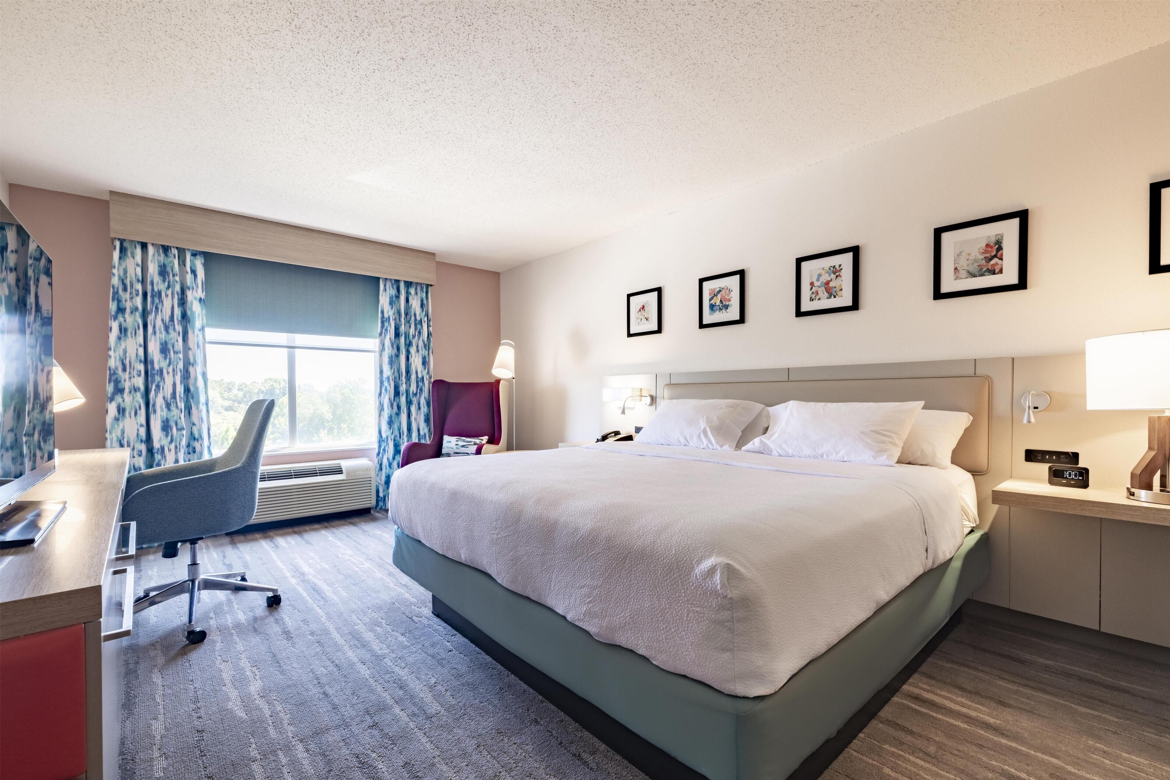 Premium bedding, in-room safe, desk, iron/ironing board