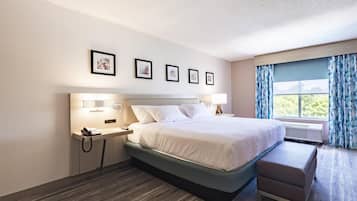 高档床上用品、客房内保险箱、办公桌、熨斗/熨衣板