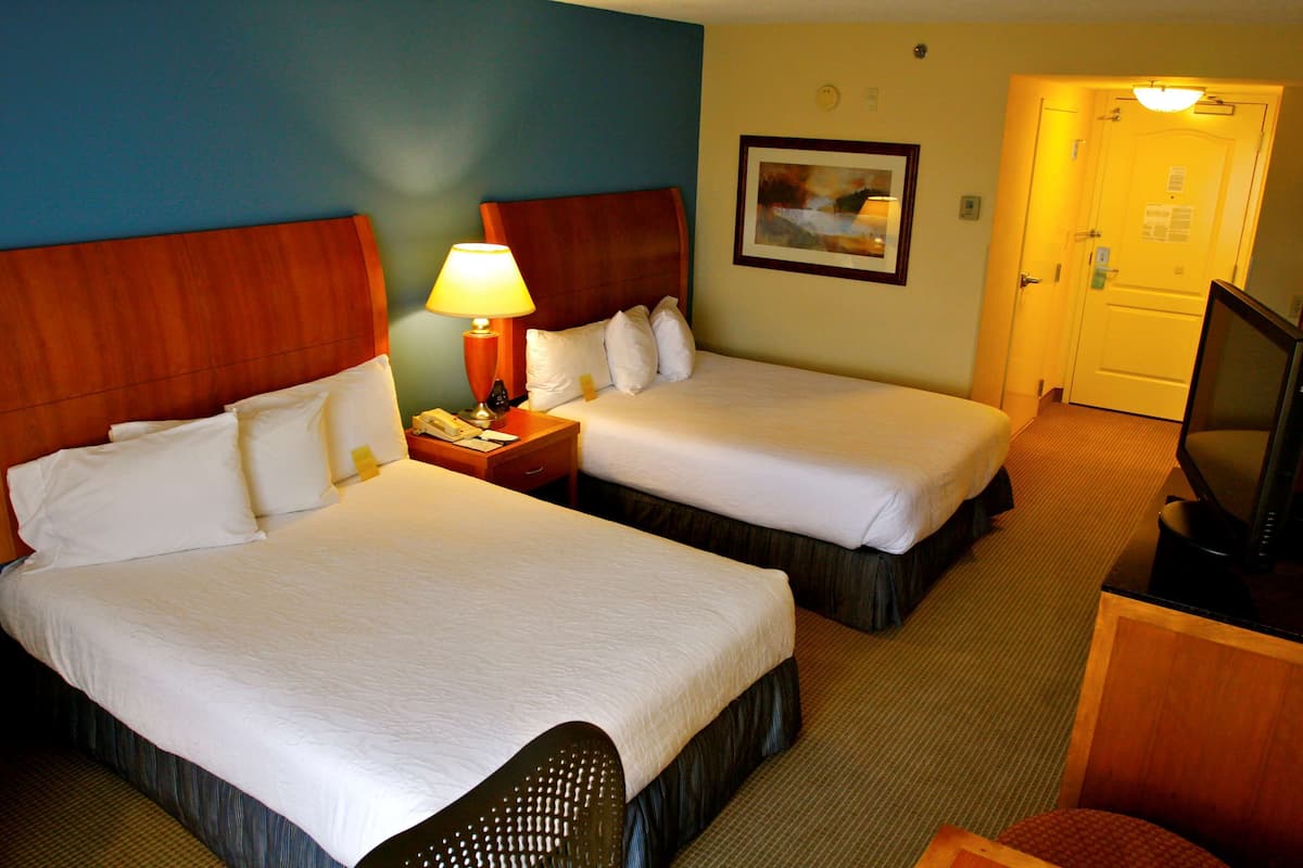 Premium bedding, in-room safe, desk, iron/ironing board