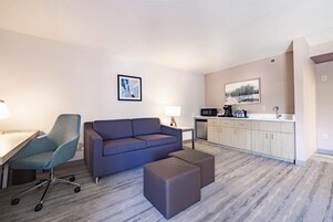 Suite, 1 King Bed | Minibar