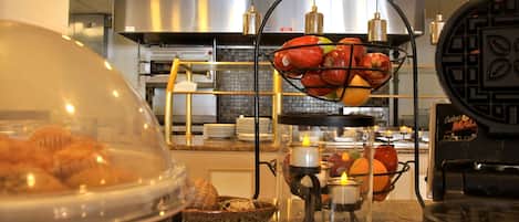 Bữa sáng đầy đủ với phụ phí nhỏ vào ngày cuối tuần