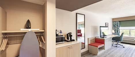Premium bedding, in-room safe, desk, iron/ironing board