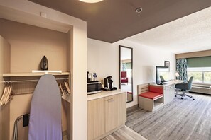Premium bedding, in-room safe, desk, iron/ironing board