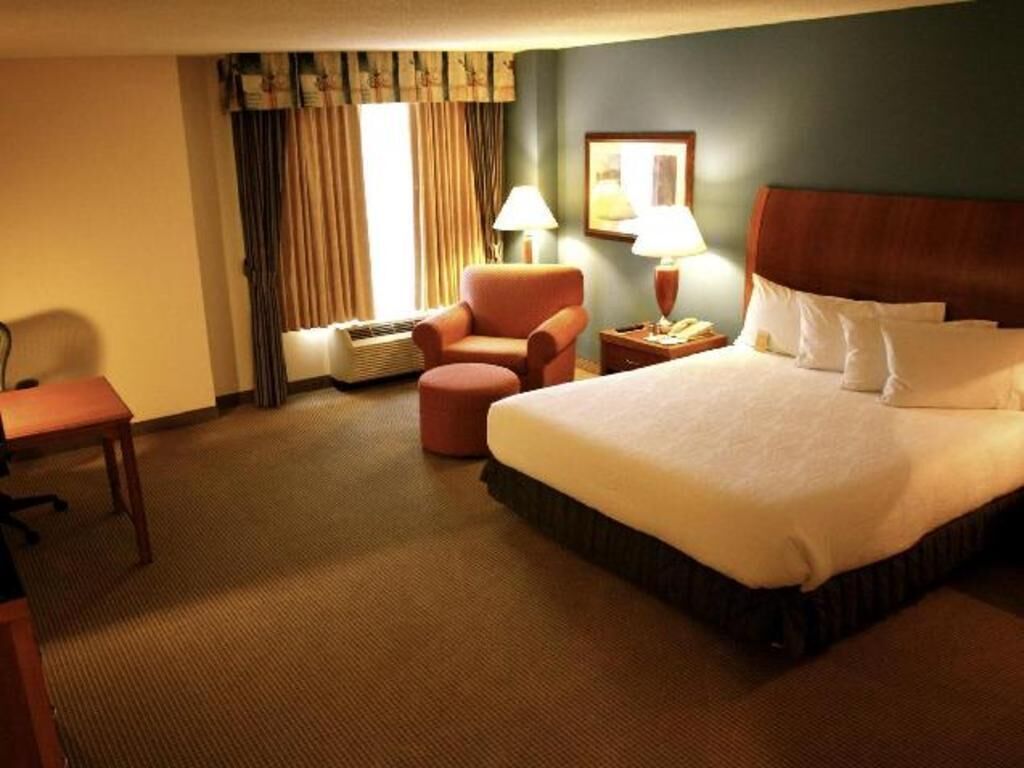 Premium bedding, in-room safe, desk, iron/ironing board