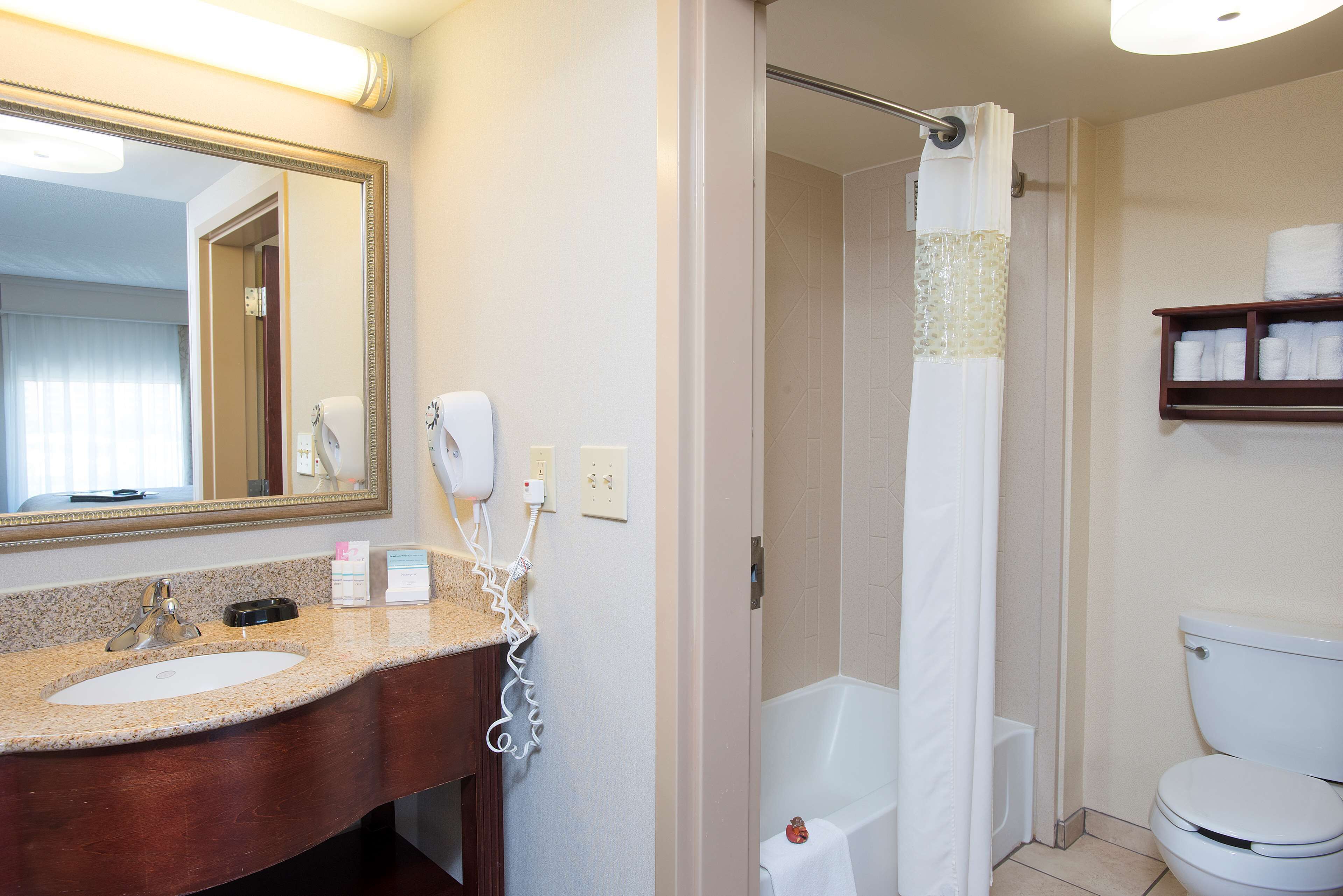 studio suite, 1 king bed, non smoking | bathroom | bathtub, hair dryer, towels
